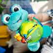 BABY EINSTEIN Aktív játék C-karikán teknős Neptune’s Sensory Sidekick™ 0hó+