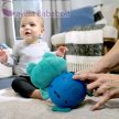 BABY EINSTEIN Zenélő interaktív játék teknős Neptune's Cuddly Composer™ 6hó+