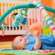 BRIGHT STARTS Játszószőnyeg játékhíddal Wild Wiggles aktivitással 0hó+