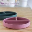 PETITE&MARS Szilikon osztott tányér, kerek Take&Match Misty Green 6m+