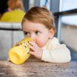 Tommee Tippee Superstar Nyuszis itatópohár sárga színben 390ml (12 hó+)
