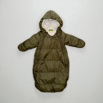   Khaki színű bundazsák kapucnival és ráhajtható kesztyűvel , Méret 62-68-as (2-6 hó)