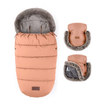   PETITE&MARS Téli szett Comfy 4in1 bundazsák + kézmelegítő kesztyű babakocsira Furry Pastel Peach